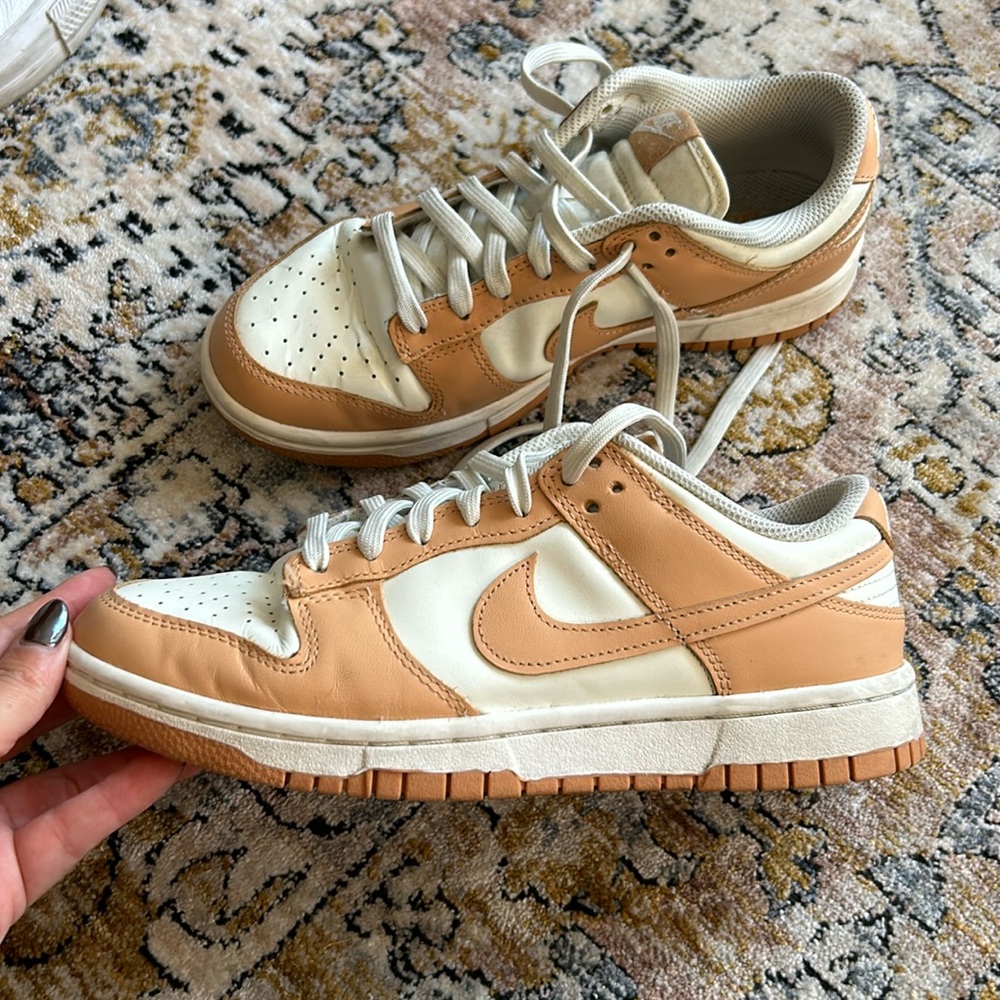 Nike Dunks barely worn SZ 7.5 beige
